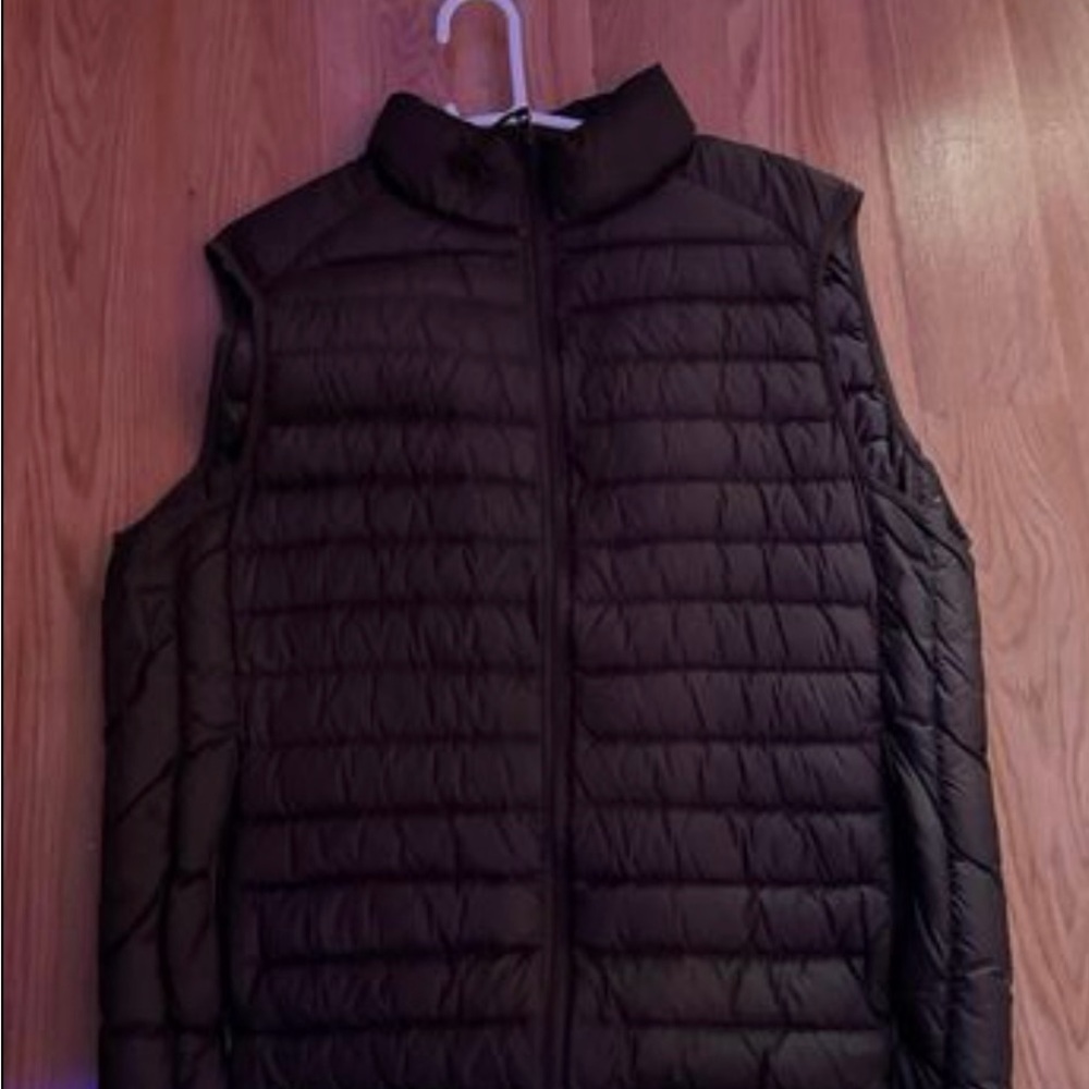 Uniqlo brown puffer vest, size Large